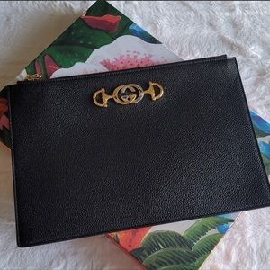 GUCCI ZUMI GRAINY LEATHER POUCH/CLUTCH